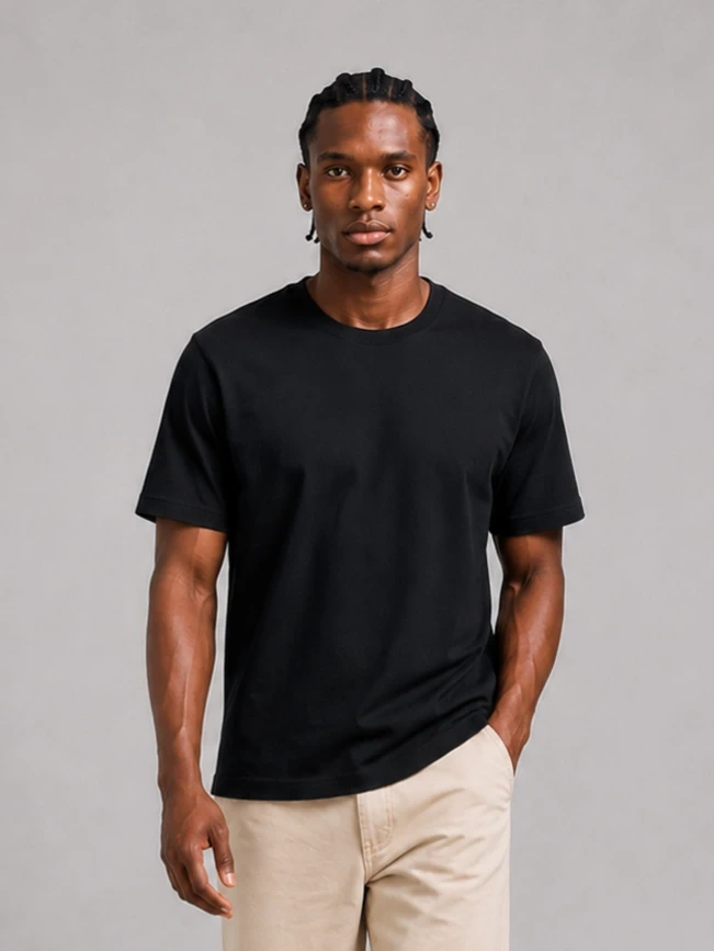 Camiseta Slim Fit Lisa Preta